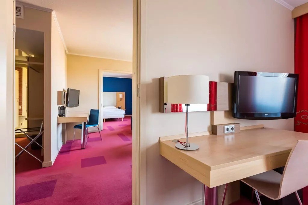 هتل کازموس پولکوسکایا سنت پترزبورگ